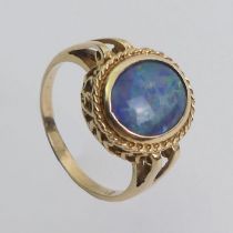 9ct gold opal doublet ring, 4 grams, 15mm, size S.