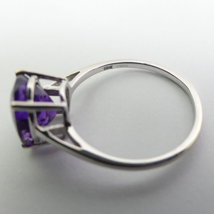 9ct white gold amethyst single stone ring, 2.7 grams, 11.5mm, size S. - Image 3 of 4