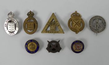 Eight WWI badges including five war service 1914-1916, war munitions volunteers badge, comrades of