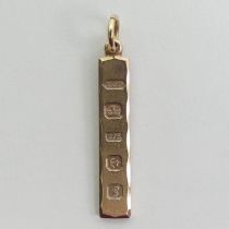 9ct gold ingot pendant, Birm 1981, 4.5mm x 29.5mm.