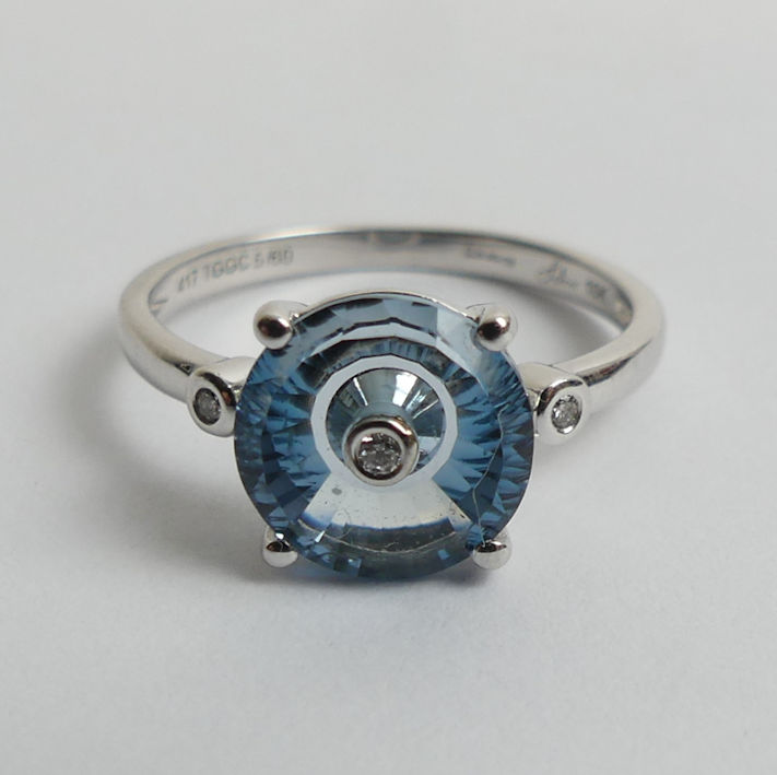 10ct white gold white sapphire and blue topaz ring, 2.1 grams. Size L 1/2 8.8 mm wide. - Image 2 of 3