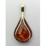 9ct gold and amber pendant, 5.3 grams, 45mm x 21mm.