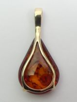 9ct gold and amber pendant, 5.3 grams, 45mm x 21mm.