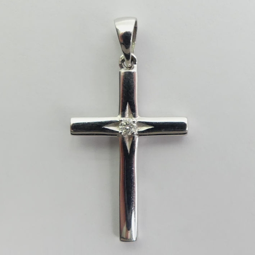 9ct white gold diamond cross pendant, 1.5 grams. 32 x 16mm.