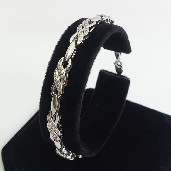 Silver and diamond bracelet, 8.5 grams, 5.2mm, 19cm long. - Image 3 of 3