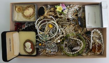 A box of mixed costume jewellery including silver chains.