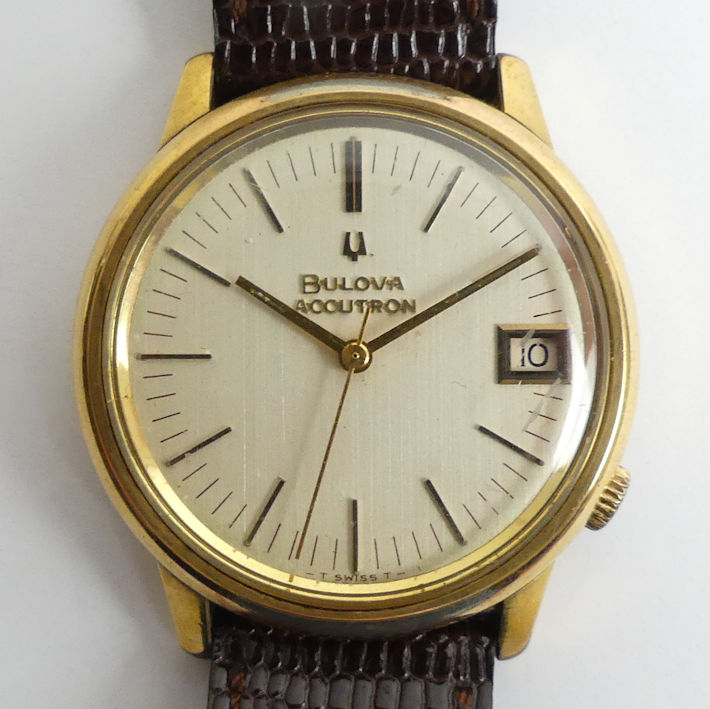 Bulova Accutron date adjust gold tone watch. 35 mm diameter.