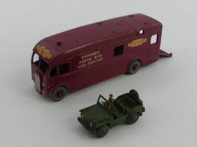 A boxed Dinky Horsebox No 581 together with a boxed Dinky Austin Champ No 674, 8cm 21cm.