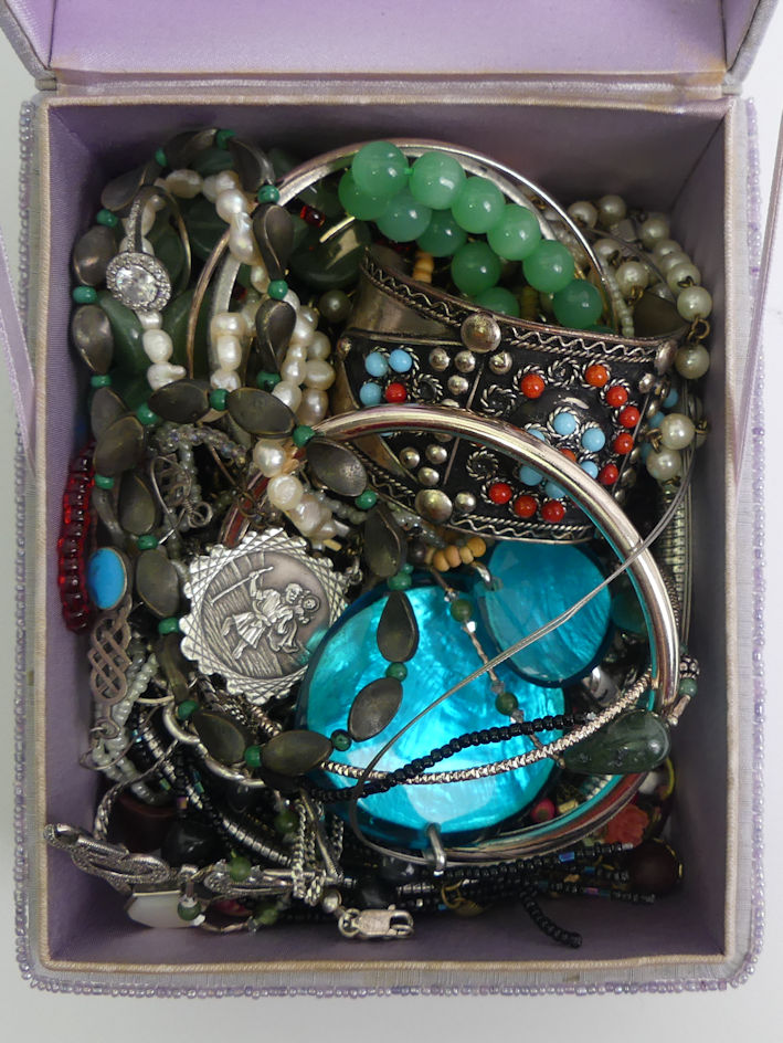 A box of mixed costume jewellery including a silver and marcasite necklace, silver ring and - Image 2 of 2