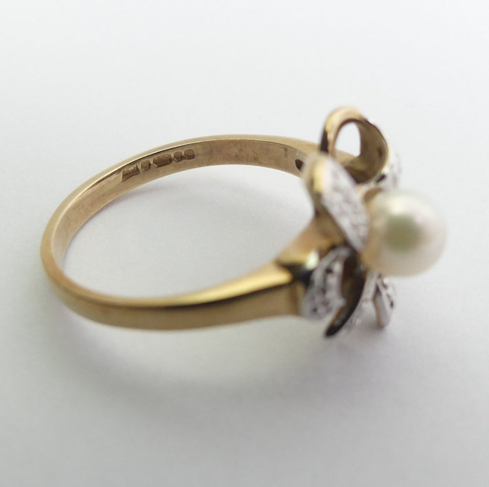 9ct gold cultured pearl and diamond ring, 2.5 grams, 12.7mm, size K. - Image 3 of 3