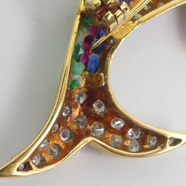 18ct gold, ruby, sapphire, emerald and diamond dolphin design brooch, 5 grams, 40mm, retailed by - Image 3 of 5