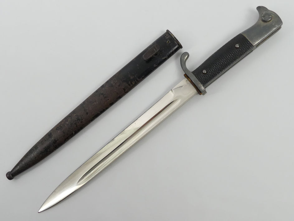 A WWII German Mauser K98 bayonet with scabbard blade, 25cm. - Image 2 of 2