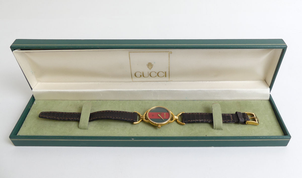 Gucci 6000L quartz gold tone watch on a leather strap, boxed. 25 mm wide inc. button. - Image 4 of 4