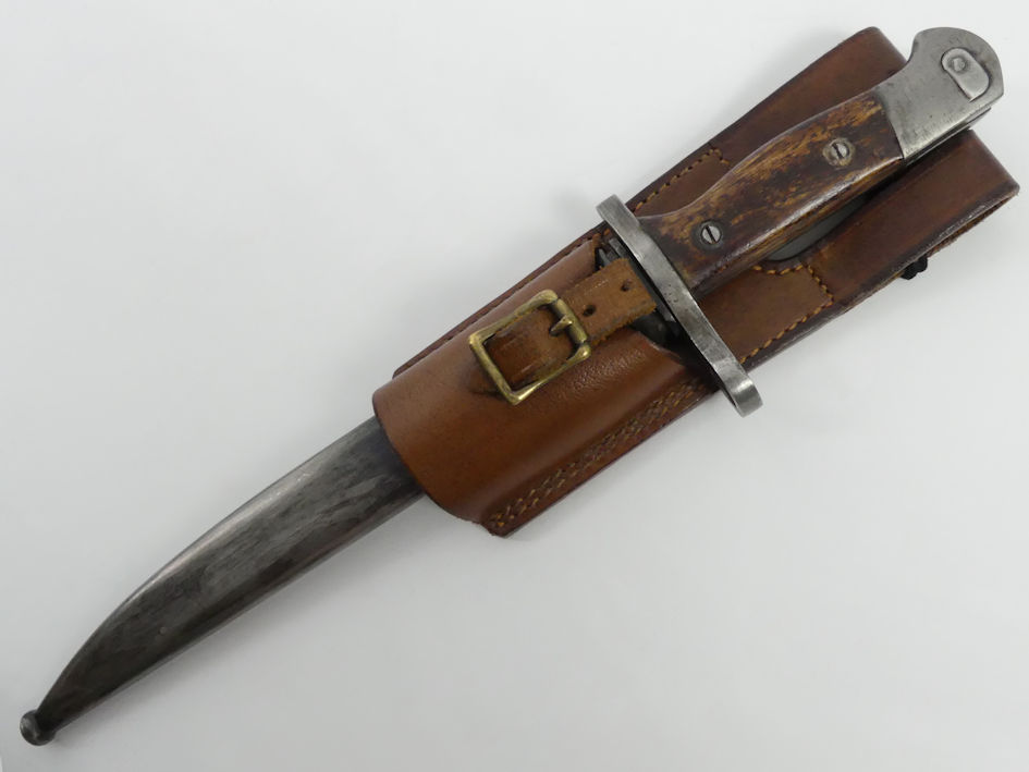 WWII Japanese Paratrooper type 100 Talw knife bayonet and scabbard, blade 20cm.