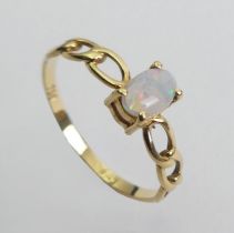 18ct gold opal single stone ring, 1.6 grams. Size P 6mm wide.
