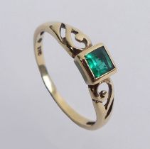 9ct gold emerald single stone ring, 1.7 grams, 5.2mm, size P.