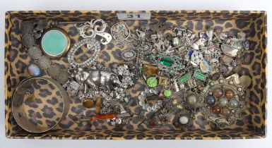 A box of mixed Victorian and later jewellery including an agate anchor brooch.