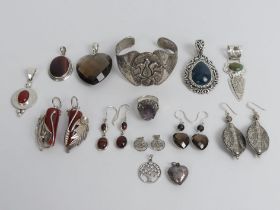 Native American and other silver jewellery, 155 grams.