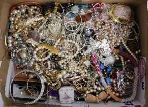 A large box of mixed costume including bead necklaces, 6.9 kg.
