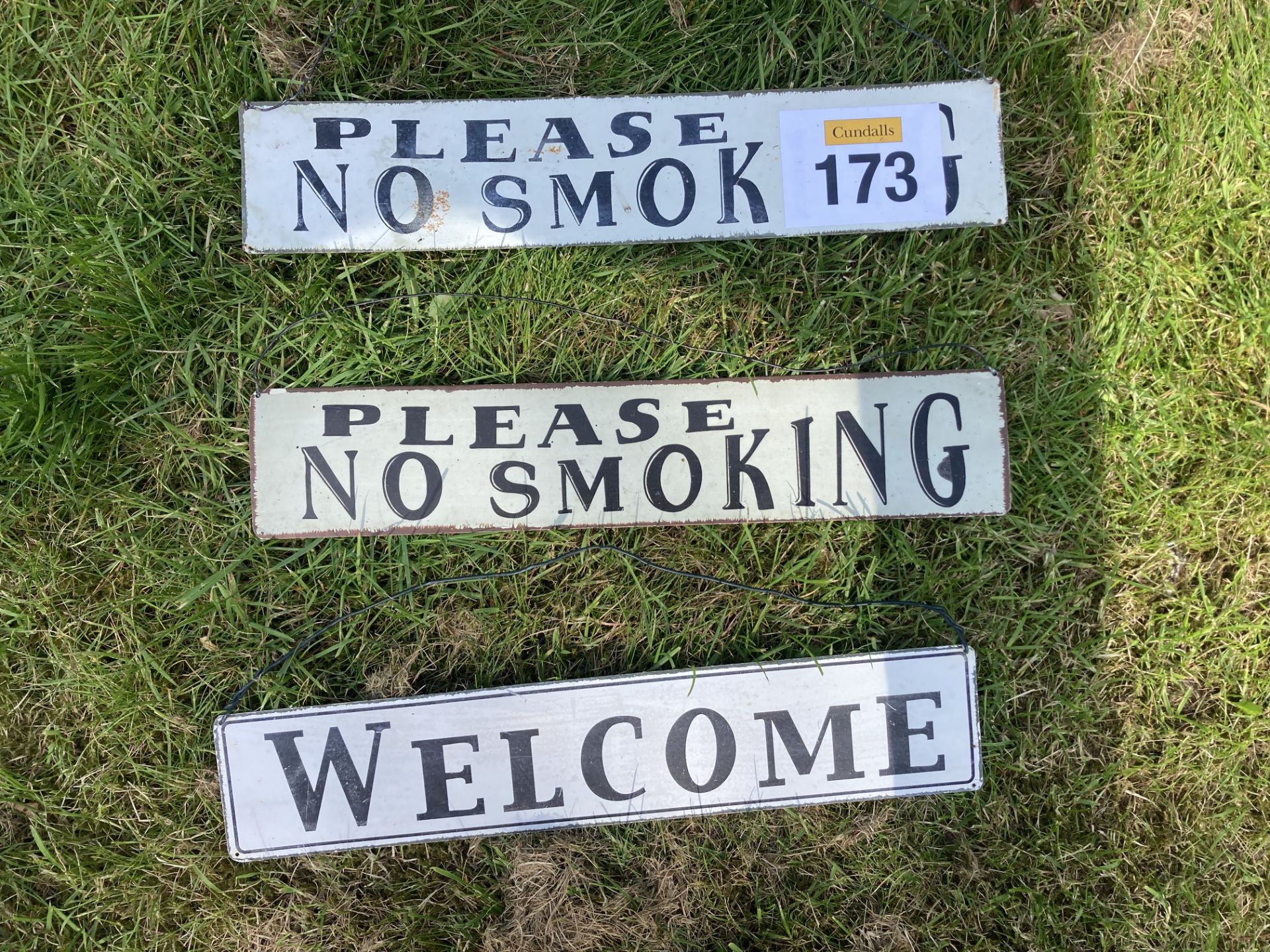 WELCOME AND PLEASE DONT SMOKE SIGNS