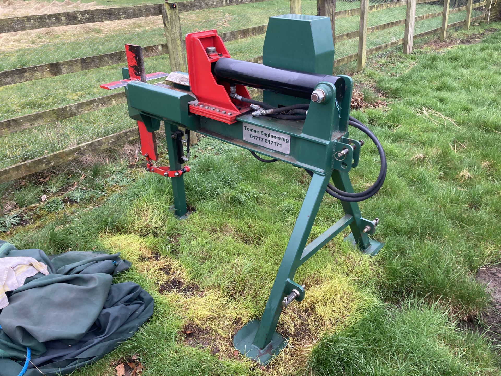 Hydraulic driven log splitter - Image 2 of 3