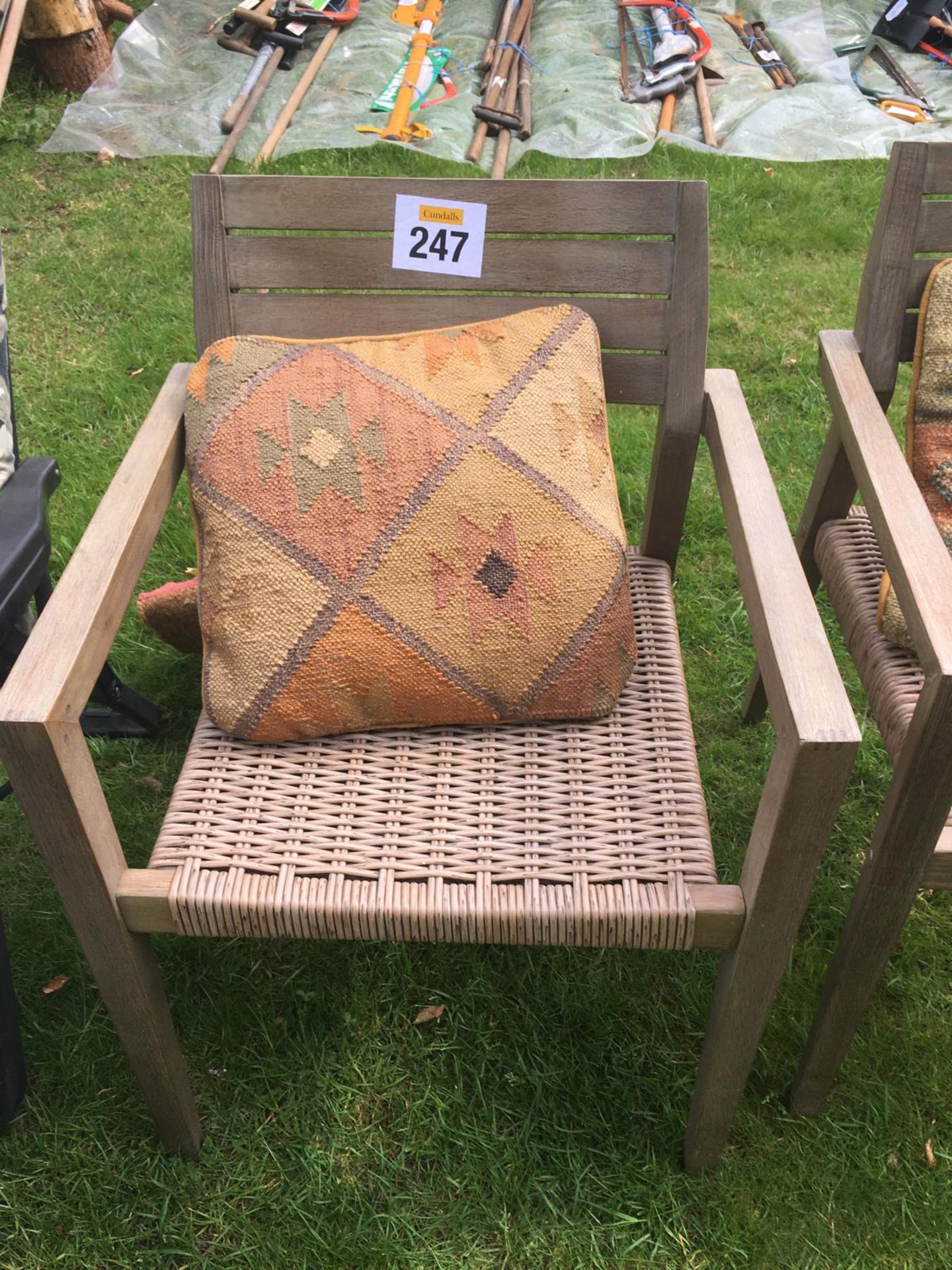 TIMBER AFFECT OUTDOOR CHAIR WITH CUSHION