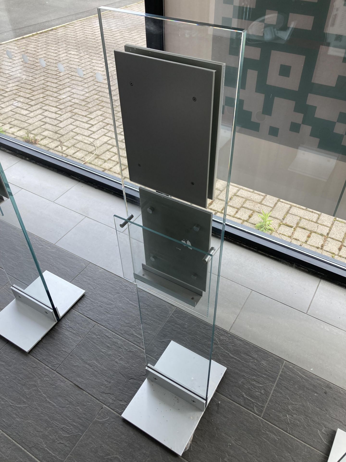 GLASS A4 DISPLAY UNIT - Image 2 of 2