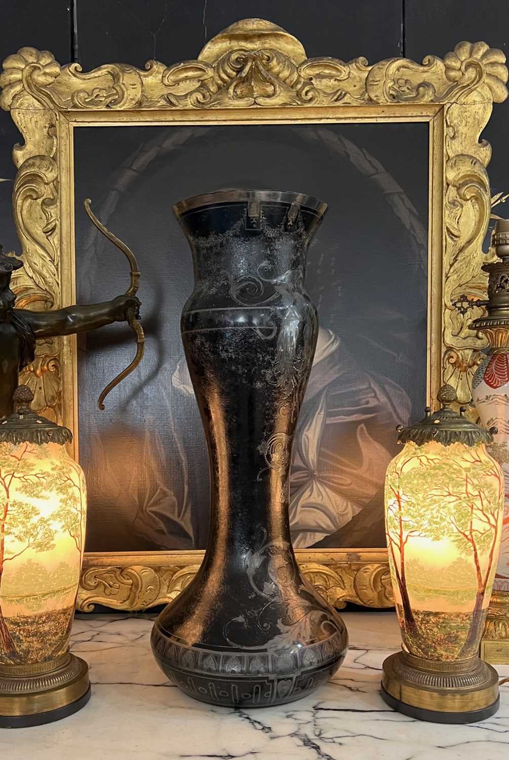 A MASSIVE 19TH CENTURY BOHEMIAN OVERLAY AND ENGRAVED GLASS VASE - Image 2 of 10