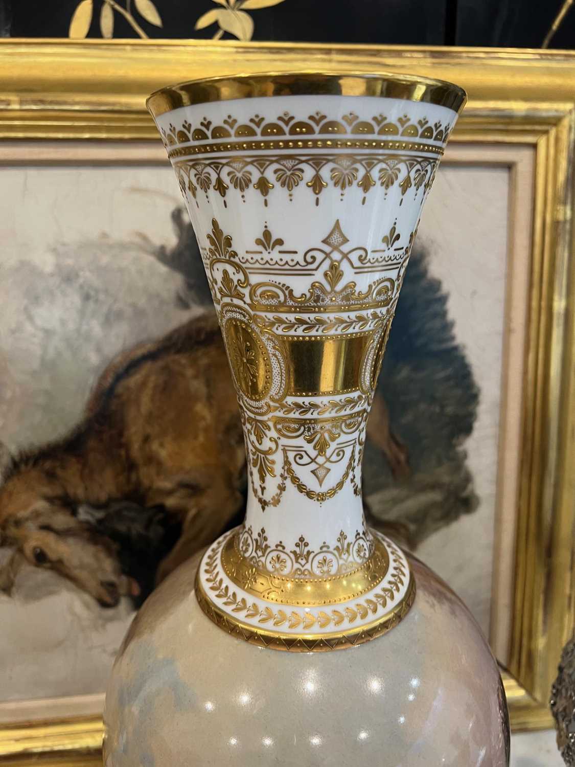 A FINE 19TH CENTURY ROYAL VIENNA PORCELAIN AND ORMOLU MOUNTED VASE 'THE FRUIT SELLER' - Image 9 of 12