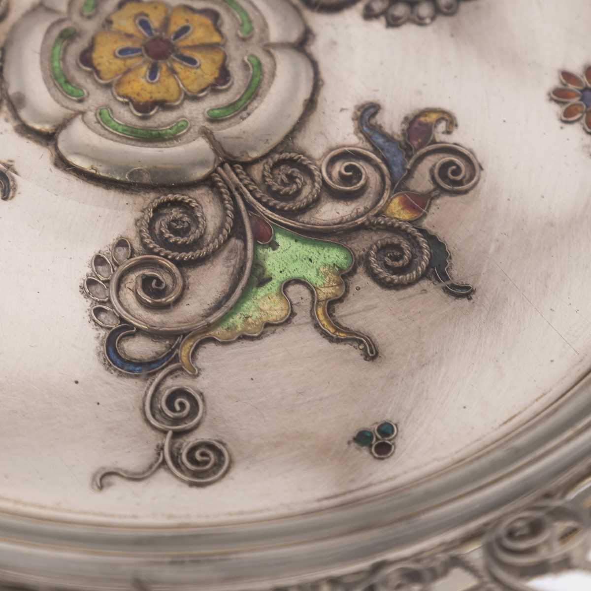 A MEIJI PERIOD SOLID SILVER AND ENAMEL DISH BY KOUEI CIRCA 1900 - Image 4 of 18