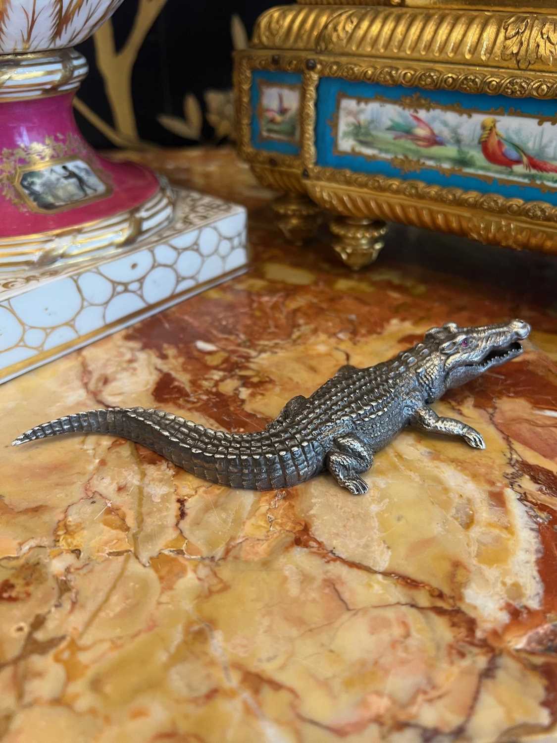 A FABERGE STYLE SOLID SILVER MODEL OF A CROCODILE - Image 9 of 10