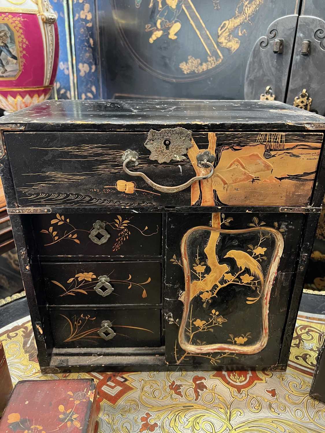 A COLLECTION OF 19TH CENTURY JAPANESE AND CHINESE LACQUERED BOXES AND TABLE CABINETS - Image 2 of 13