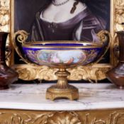 A LARGE 19TH CENTURY SEVRES STYLE PORCELAIN AND ORMOLU MOUNTED URN