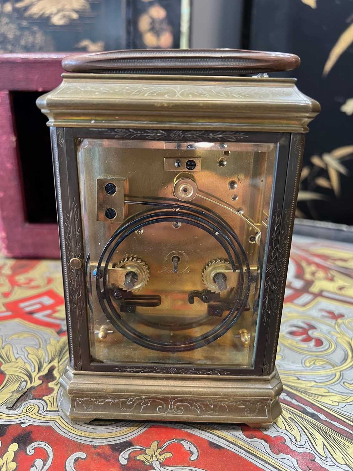 A LATE 19TH CENTURY FRENCH GILT BRASS STRIKING CARRIAGE CLOCK WITH PUSH REPEAT - Bild 5 aus 7
