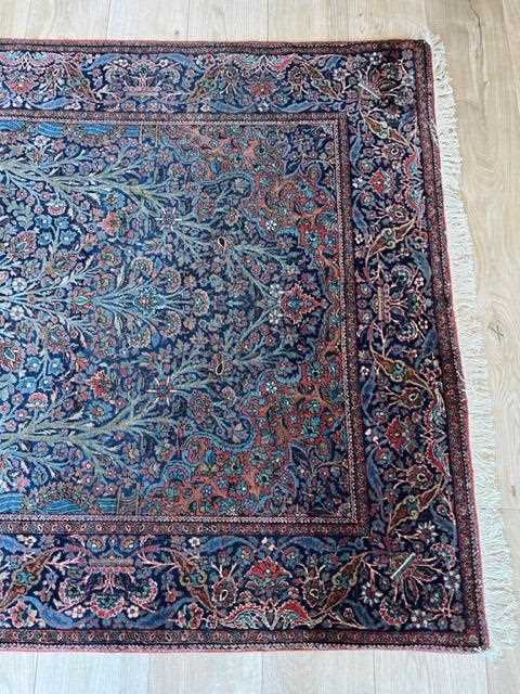 A FINE PAIR OF 1920'S PERSIAN CARPETS - Image 20 of 38