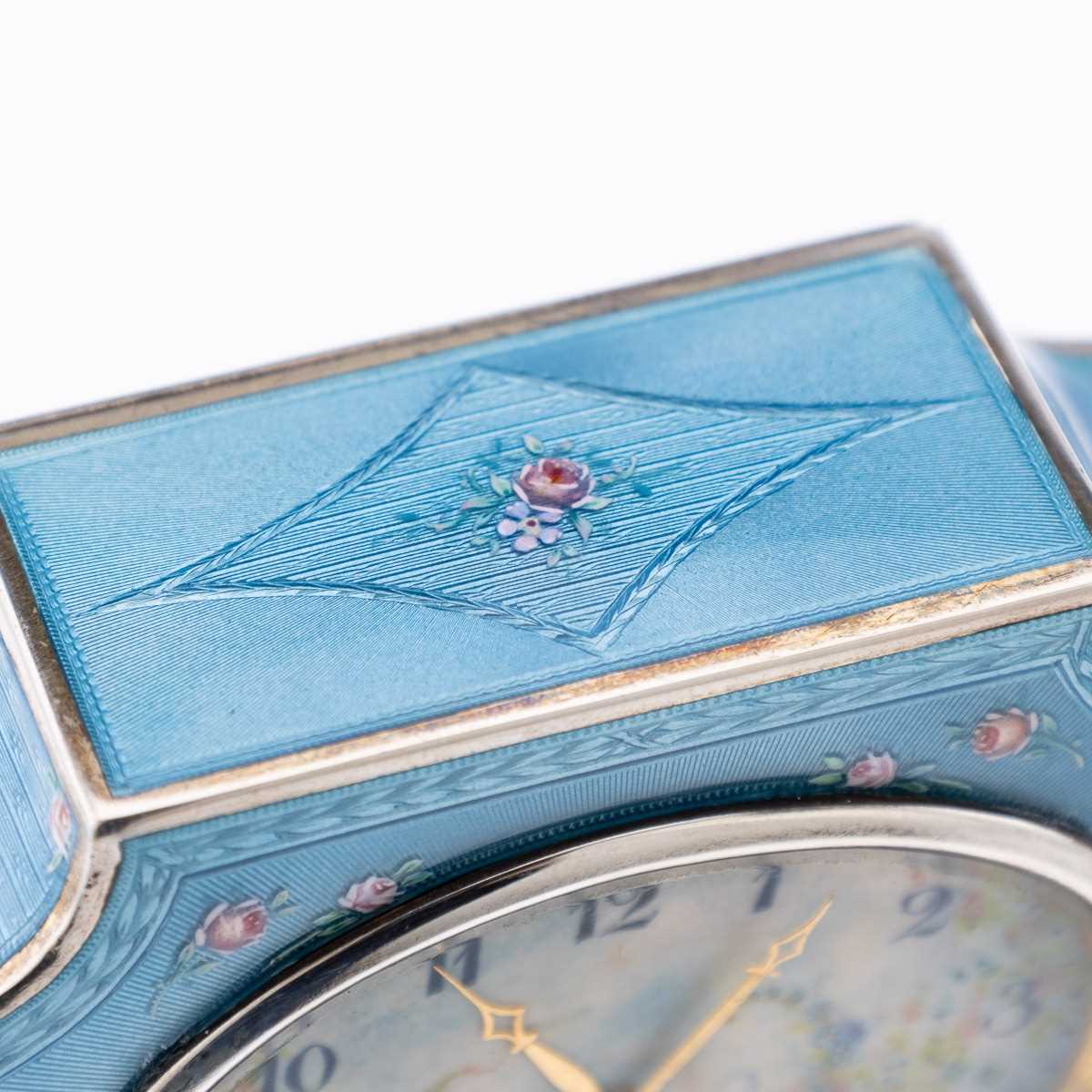 A FINE EARLY 20TH CENTURY SWISS SOLID SILVER AND GUILLOCHE ENAMEL TRAVEL CLOCK IN DISPLAY CASE - Image 31 of 62