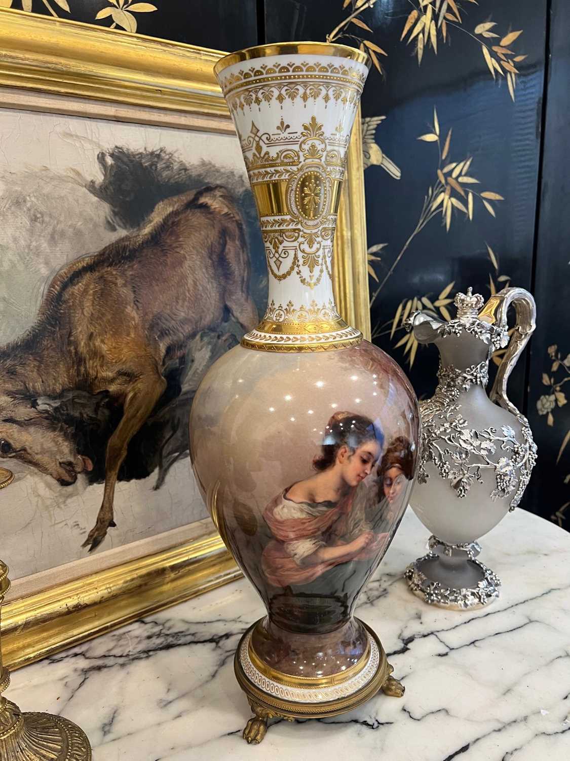 A FINE 19TH CENTURY ROYAL VIENNA PORCELAIN AND ORMOLU MOUNTED VASE 'THE FRUIT SELLER' - Image 3 of 12