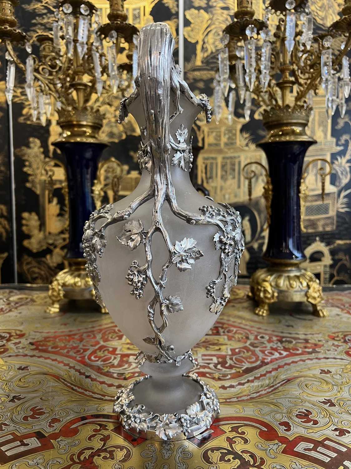 A MAGNIFICENT STERLING SILVER AND FROSTED GLASS CLARET JUG BY MORTIMER & HUNT, 1843 - Image 4 of 10