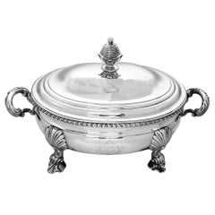 A FINE GEORGE II PERIOD STERLING SILVER SOUP TUREEN C. 1754 BY AYME VIDEAU, LONDON - Image 10 of 10