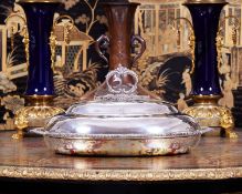 A LARGE GEORGE III STERLING SILVER SERVING DISH BY WILLIAM BURWASH, 1816