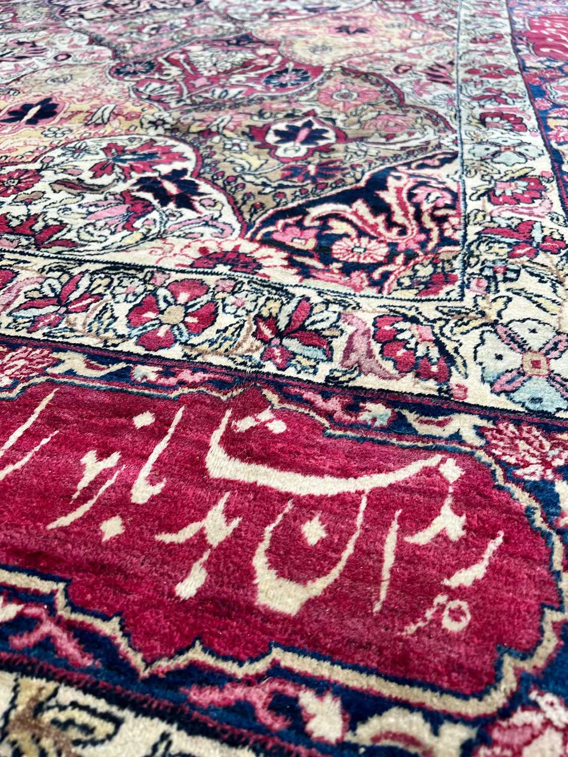 A SIGNED KIRMAN RAVER CARPET - Image 2 of 11