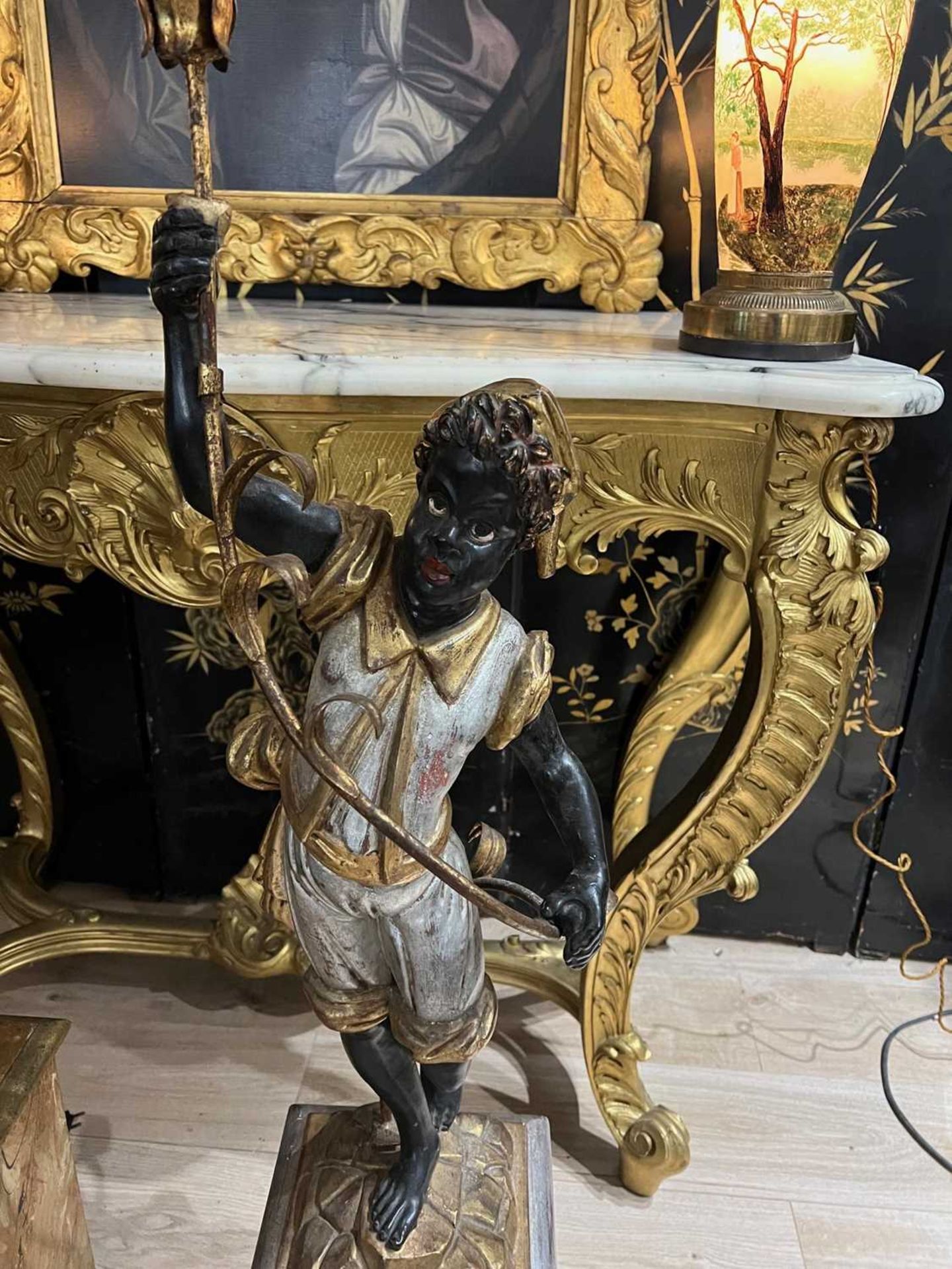 A PAIR OF 18TH CENTURY STYLE CARVED, PAINTED AND GILDED WOOD FIGURAL CANDELABRA - Image 2 of 4