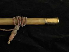 A FINE 19TH CENTURY GOLD MOUNTED FULL RHINOCEROS HORN WALKING CANE