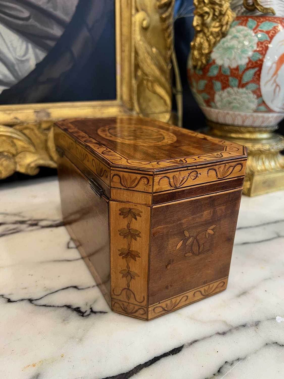 A FINE LATE 18TH / EARLY 19TH CENTURY INLAID SATINWOOD TEA CADDY - Image 2 of 7