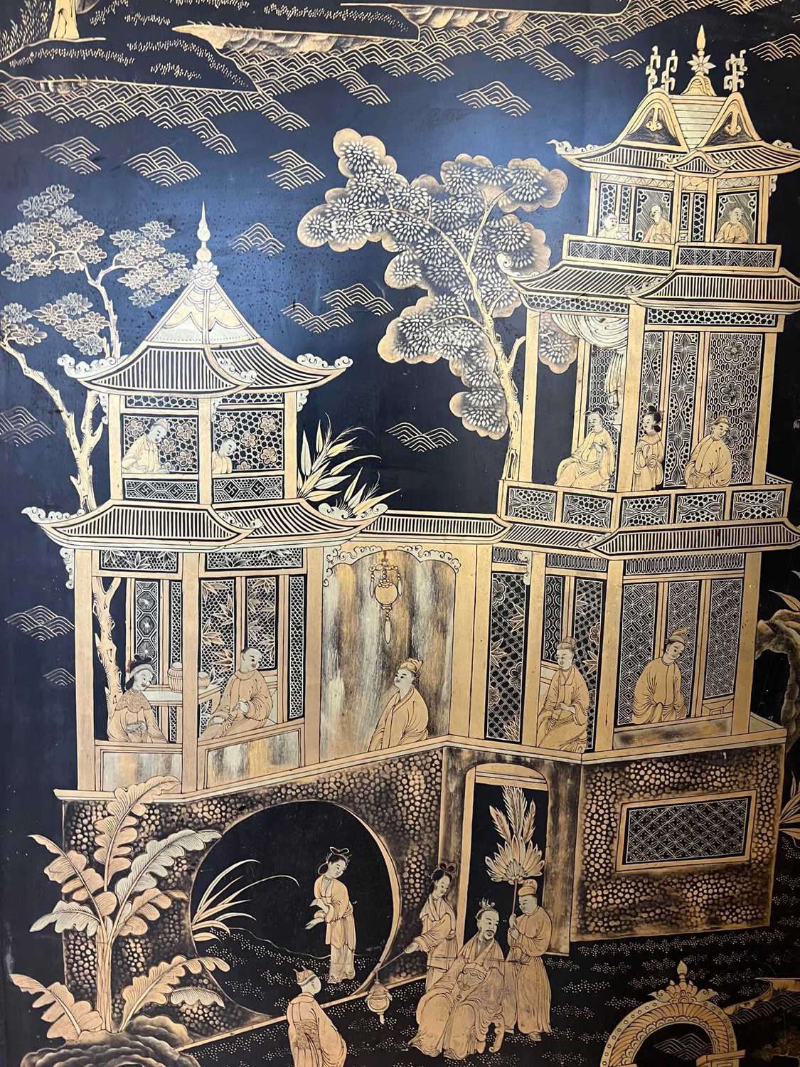 A LATE 18TH / EARLY 19TH CENTURY CHINESE BLACK LACQUERED, SILVER AND GILT DECORATED SCREEN - Image 6 of 9