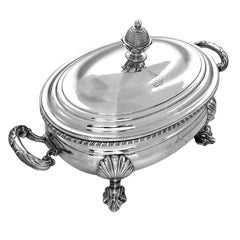 A FINE GEORGE II PERIOD STERLING SILVER SOUP TUREEN C. 1754 BY AYME VIDEAU, LONDON - Image 7 of 10