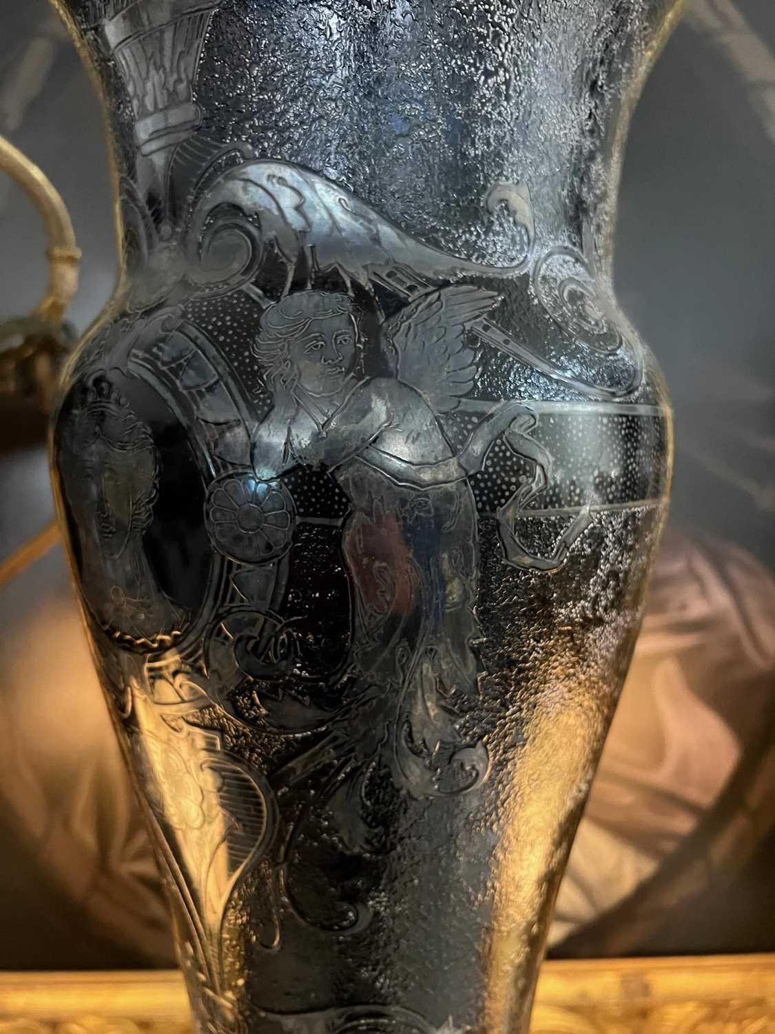 A MASSIVE 19TH CENTURY BOHEMIAN OVERLAY AND ENGRAVED GLASS VASE - Image 7 of 10