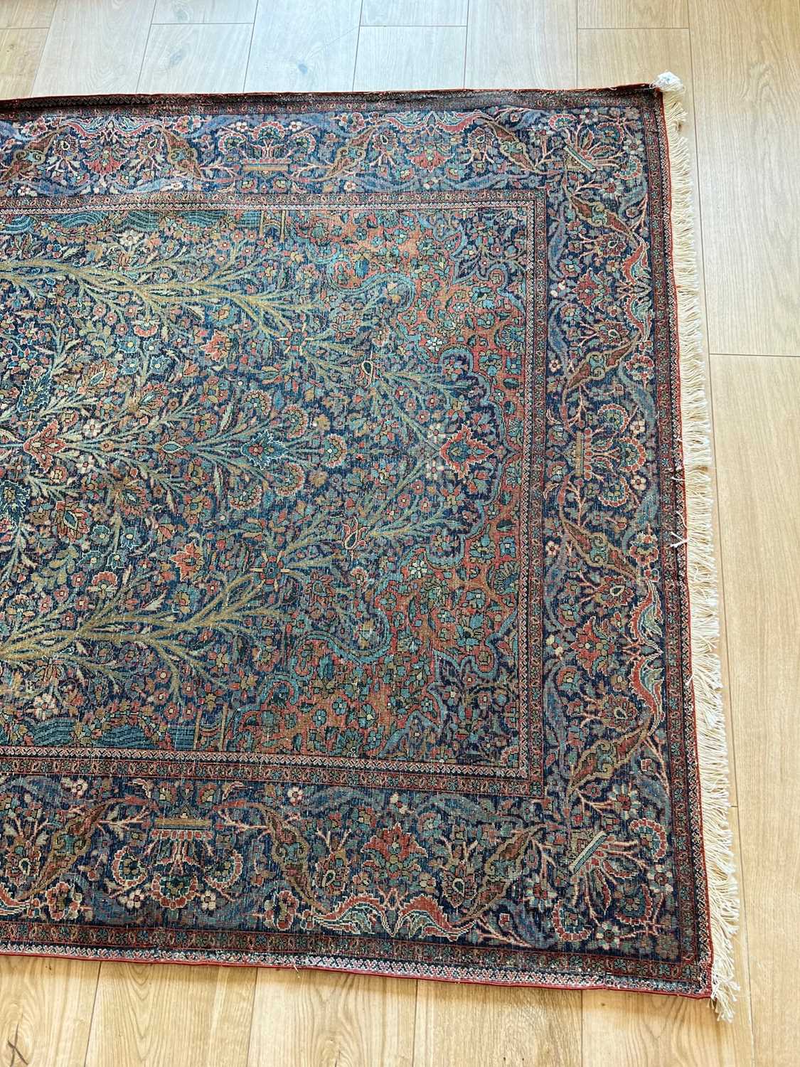 A FINE PAIR OF 1920'S PERSIAN CARPETS - Image 11 of 38