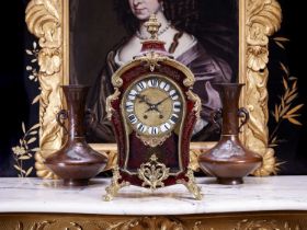 A FINE 19TH CENTURY TORTOISESHELL AND ORMOLU LOUIS XIV STYLE BOULLE BRACKET CLOCK CIRCA 1860