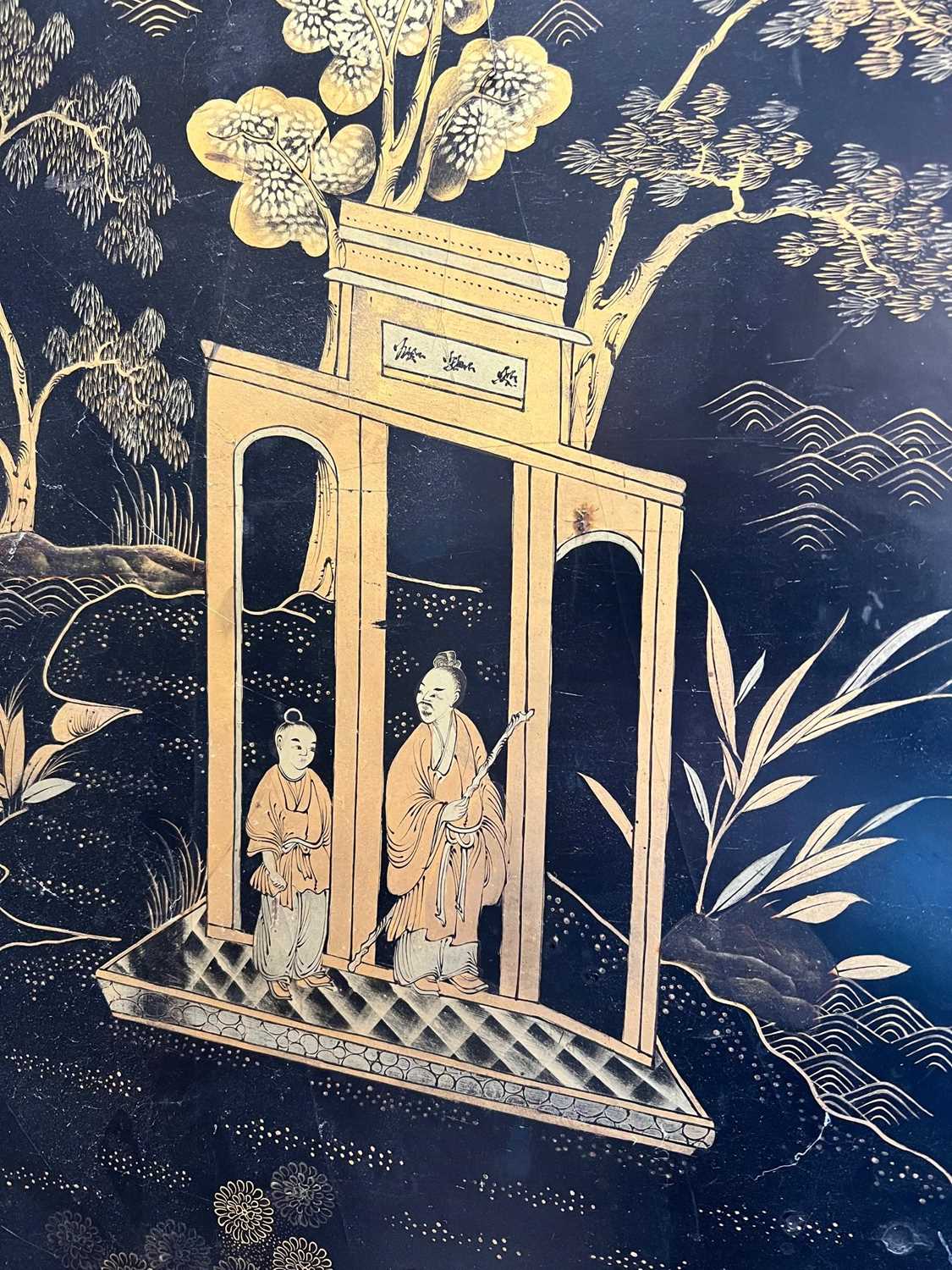 A LATE 18TH / EARLY 19TH CENTURY CHINESE BLACK LACQUERED, SILVER AND GILT DECORATED SCREEN - Image 9 of 9